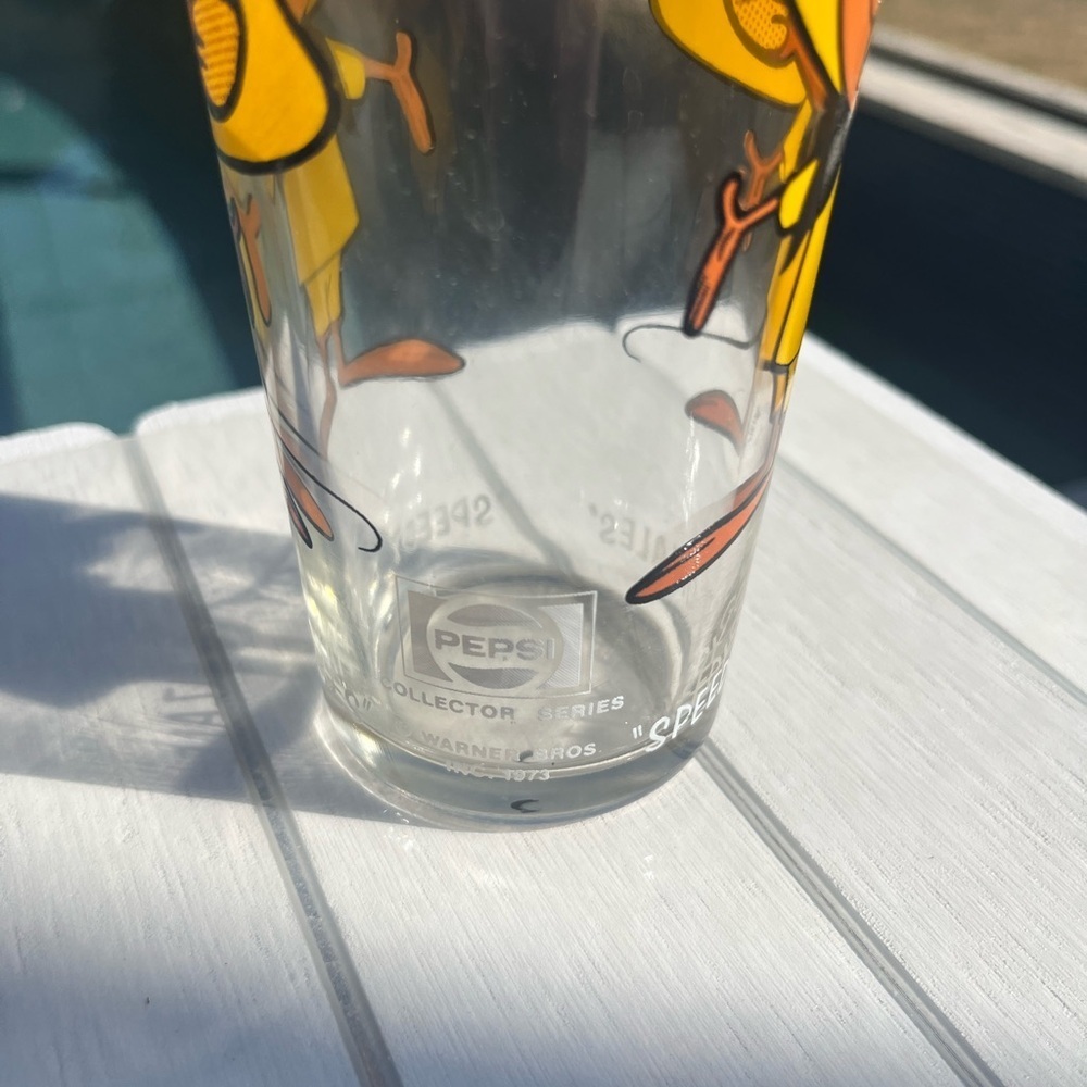 Warner Bros. Speedy Gonzales Yellow and Black Glass - Picture 7 of 8
